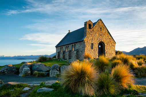 Gereja batu kecil di tepi Danau Tekapo, Selandia Baru